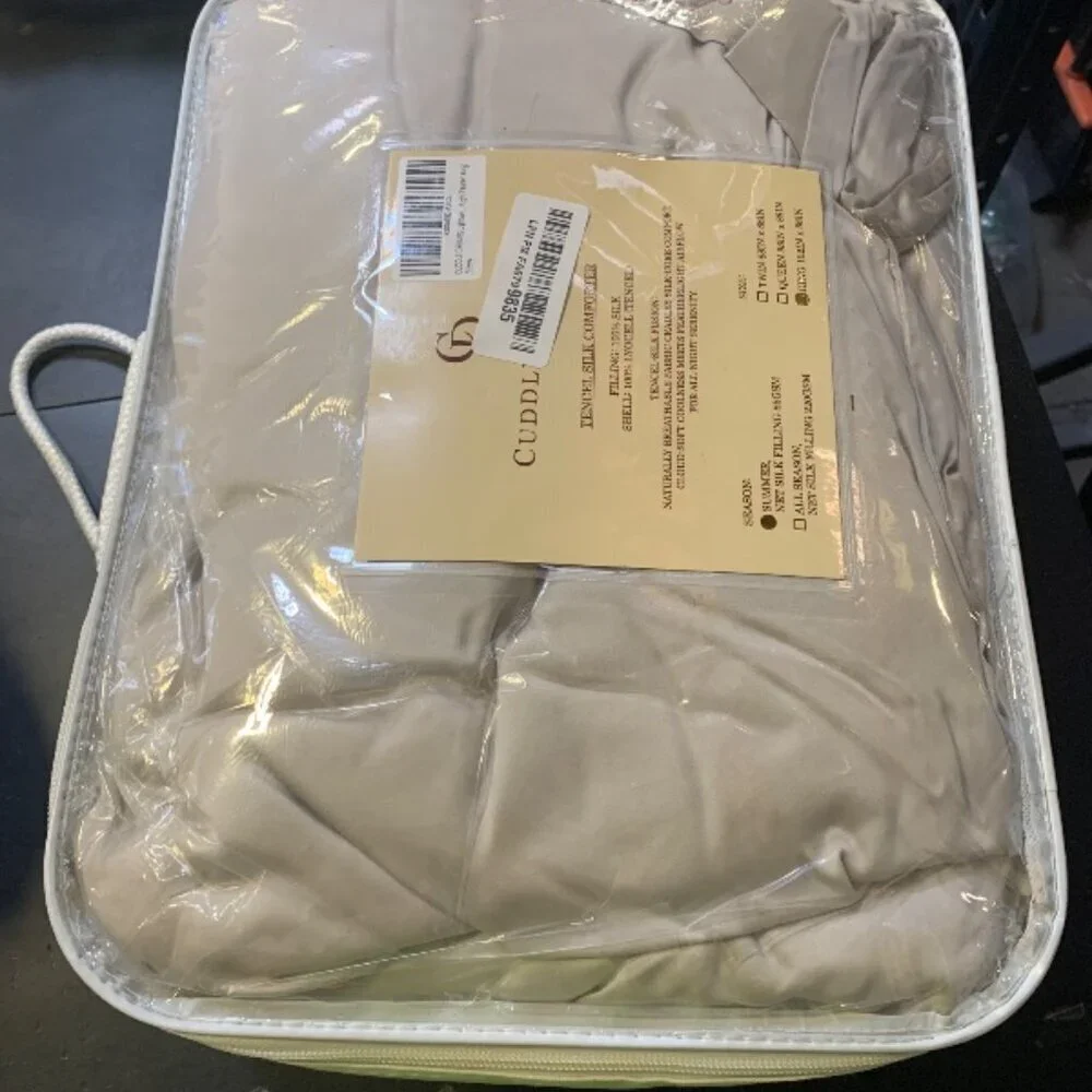 CUDDLE DREAMS Lightweight Silk Filled Comforter for Summer